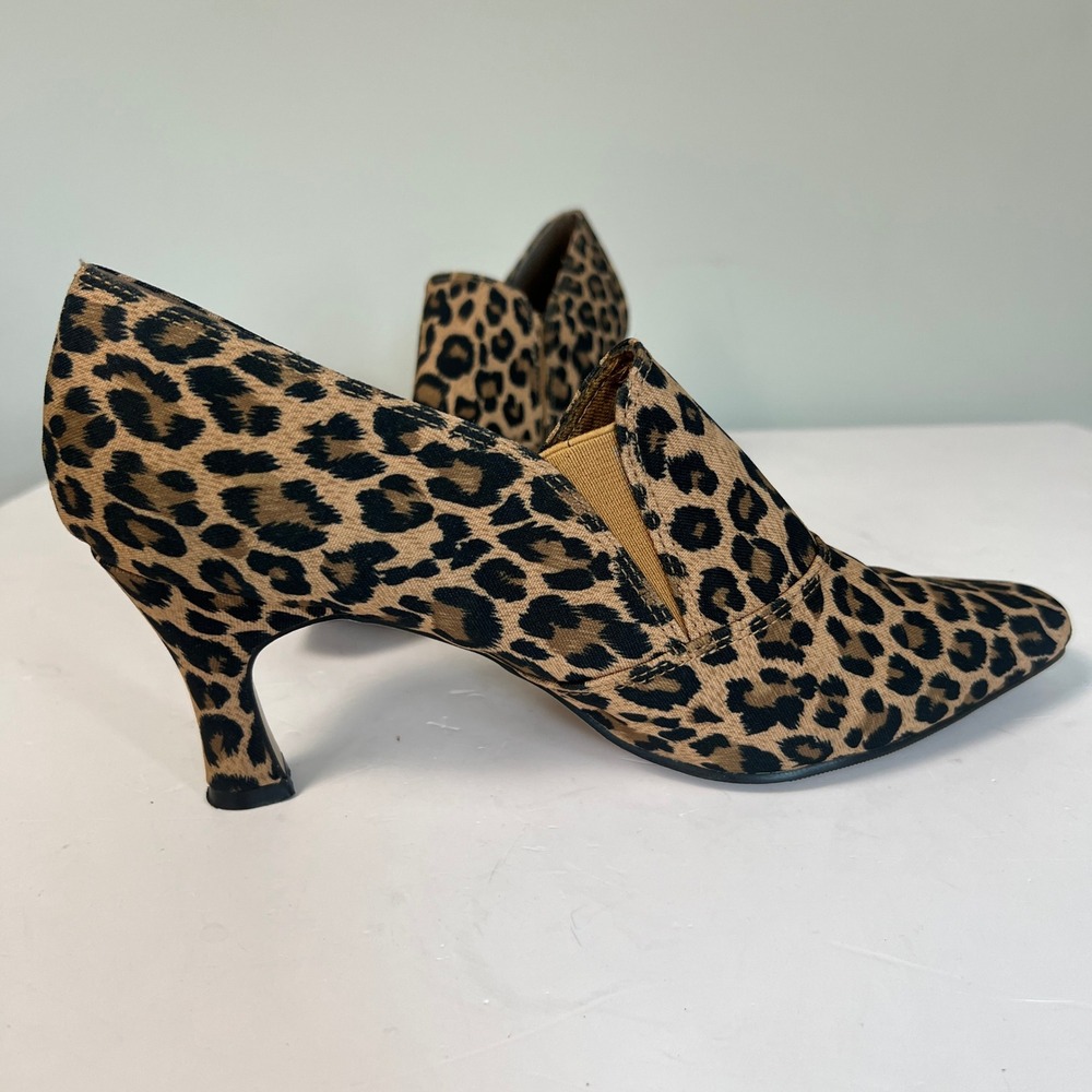 Annie Leopard Print Shooties Womens 7.5WW Brown Animal Kitten Heel Pointed Toe